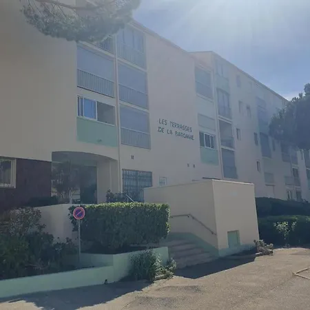 Les Terrasses De La Baronnie Climatise Avec 1 Et Piscine Ouverte Du 23 Mai Au 27 Septembre Parking Securise Disponible Sans Supplement