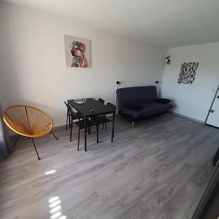 Les Terrasses De La Baronnie Climatise Avec 1 Et Piscine Ouverte Du 23 Mai Au 27 Septembre Parking Securise Disponible Sans Supplement Apartamento