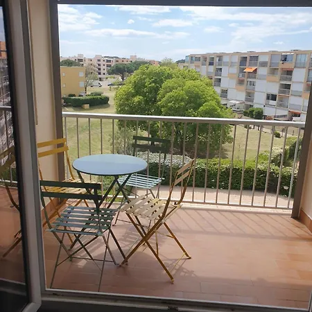 Les Terrasses De La Baronnie Climatise Avec 1 Et Piscine Ouverte Du 23 Mai Au 27 Septembre Parking Securise Disponible Sans Supplement Le Grau-du-Roi