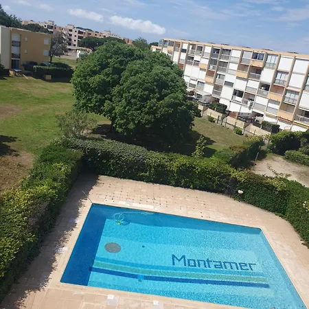 Les Terrasses De La Baronnie Climatise Avec 1 Et Piscine Ouverte Du 23 Mai Au 27 Septembre Parking Securise Disponible Sans Supplement * Le Grau-du-Roi