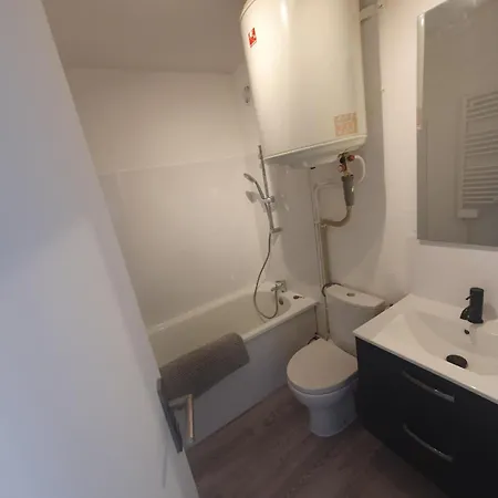 Les Terrasses De La Baronnie Climatise Avec 1 Et Piscine Ouverte Du 23 Mai Au 27 Septembre Parking Securise Disponible Sans Supplement Apartamento