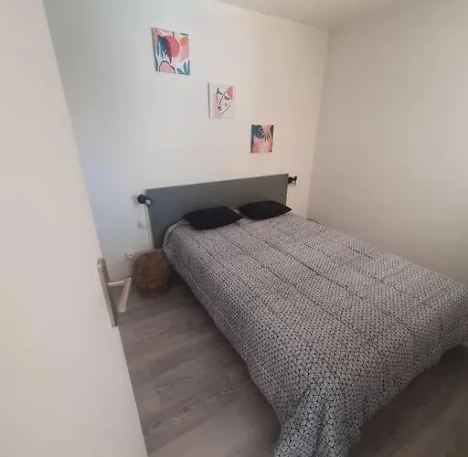 Apartment Les Terrasses De La Baronnie Climatise Avec 1 Et Piscine Ouverte De Fin Mai A Mi Septembre Parking Securise Avec Accroches Velo Disponible Sans Supplement Le Grau-du-Roi