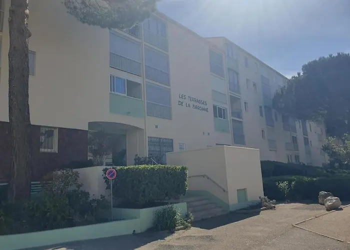 Les Terrasses De La Baronnie Climatise Avec 1 Et Piscine Ouverte De Fin Mai A Mi Septembre Parking Securise Avec Accroches Velo Disponible Sans Supplement