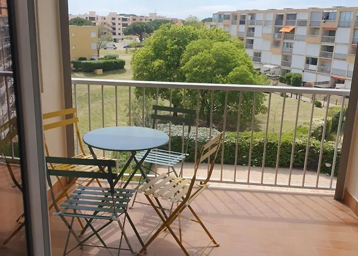 Les Terrasses De La Baronnie Climatise Avec 1 Et Piscine Ouverte De Fin Mai A Mi Septembre Parking Securise Avec Accroches Velo Disponible Sans Supplement Le Grau-du-Roi