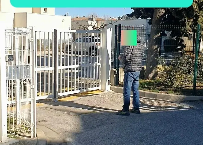 Les Terrasses De La Baronnie Climatise Avec 1 Et Piscine Ouverte De Fin Mai A Mi Septembre Parking Securise Avec Accroches Velo Disponible Sans Supplement * Le Grau-du-Roi